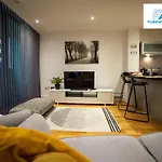 Long Stay Business Apartment By Furnished Accommodation Liverpool - Free Parking - Wifi